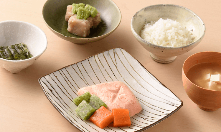 入院患者の7割超は65歳以上。病院さまでも介護食の需要はますます増えていくため、病院食としてナリコマを選ぶ方が増えています。